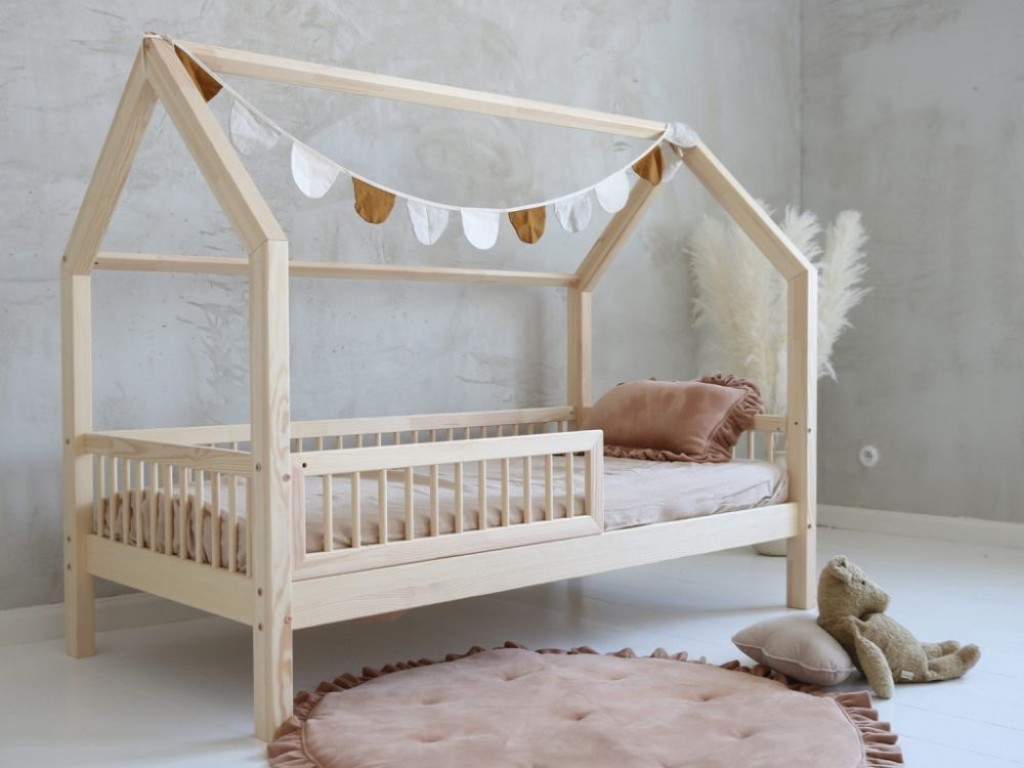 Elis design Domčeková posteľ s plôtikom natur/biela - na nožičkách 19 cm farba: prírodná bez laku, rozmer lôžka: 100 x 200 cm