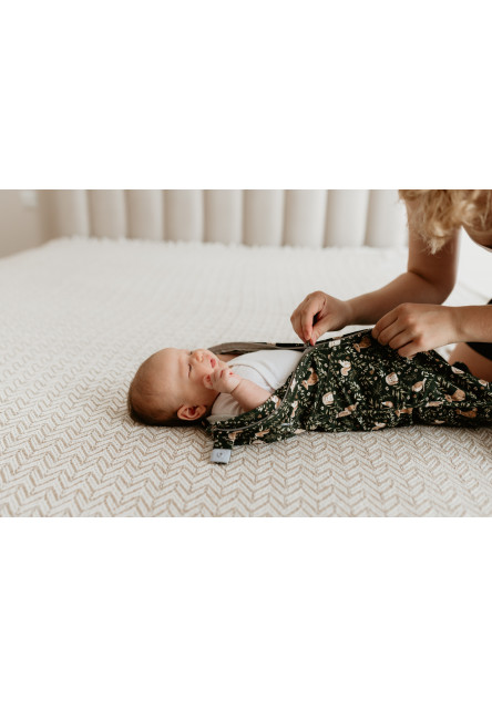 Zavinovačka Sleepee First Step Swaddle s čepičkou zdarma Green Forest