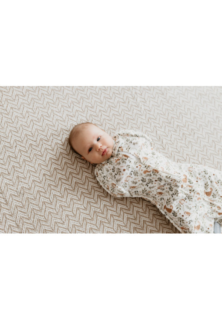 Zavinovačka Sleepee First Step Swaddle s čepičkou zdarma Ivory Forest