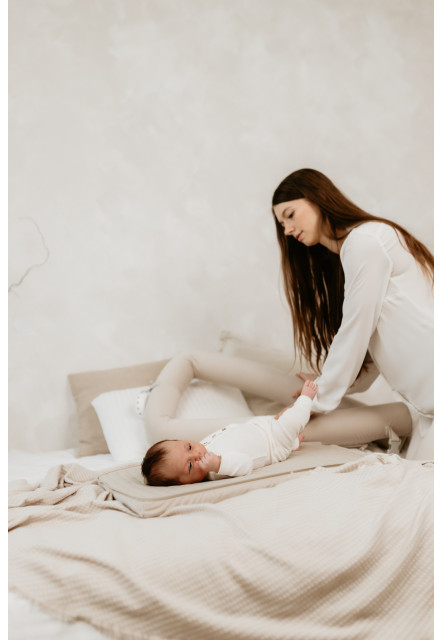 Multifunkční hnízdečko pro miminko s bílým šumem 3v1 Sleepee Grey