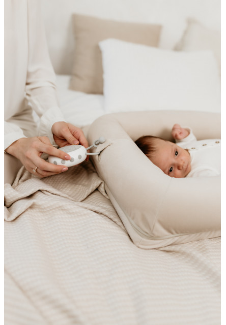 Multifunkční hnízdečko pro miminko s bílým šumem 3v1 Sleepee Sand