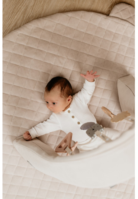 Multifunkční hnízdečko pro miminko s hrazdičkou a bílým šumem 4v1 Sleepee Sand
