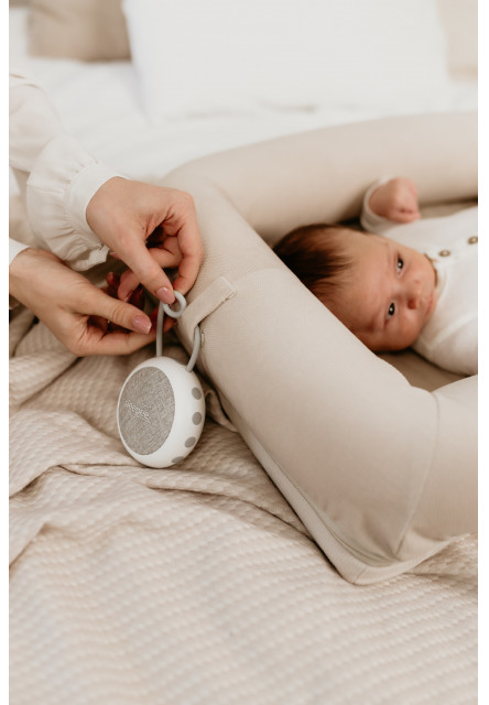 Nastavitelná hrazdička s hračkami a bílým šumem 2v1 Sleepee Grey