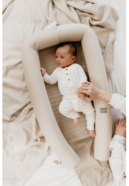 Multifunkční hnízdečko pro miminko s hrazdičkou a hračkami 3 v 1 Sleepee Grey