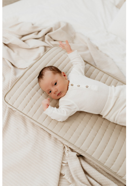 Multifunkční hnízdečko pro miminko s hrazdičkou a hračkami 3 v 1 Sleepee Grey