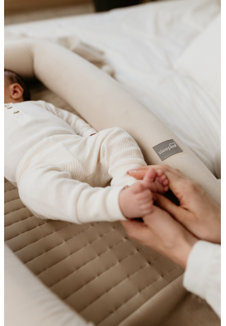 Multifunkční hnízdečko pro miminko s hrazdičkou a hračkami 3 v 1 Sleepee Pink