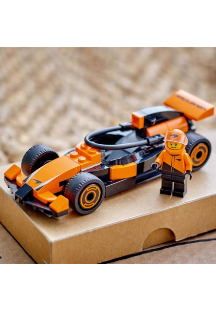 Jazdec F1® s pretekárskym autom McLaren