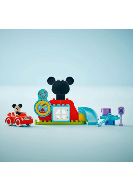 Mickey Mouseov klub a auto