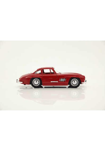 Bburago 1:24 Mercedes Benz 300SL Red