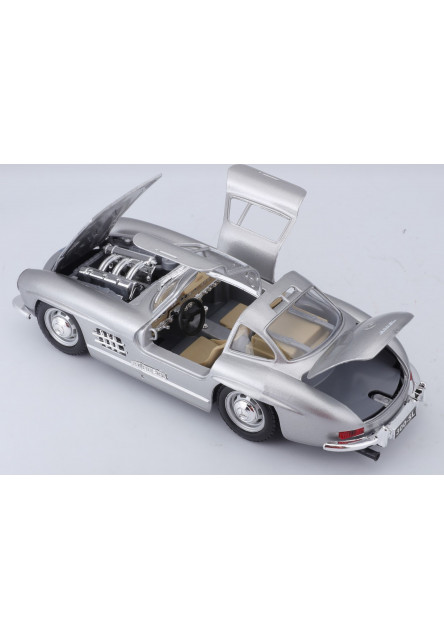 Bburago 1:24 Mercedes Benz 300SL Silver