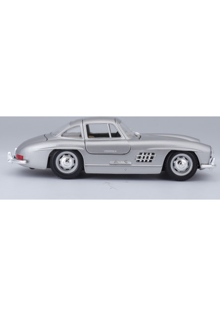 Bburago 1:24 Mercedes Benz 300SL Silver