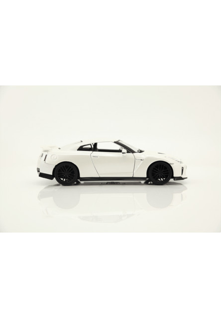 Bburago 1:24 Plus Nissan GT-R Metallic White