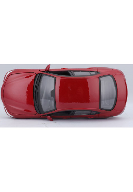 Bburago 1:24 Plus Alfa Romeo Giulia (2016) Metallic Red