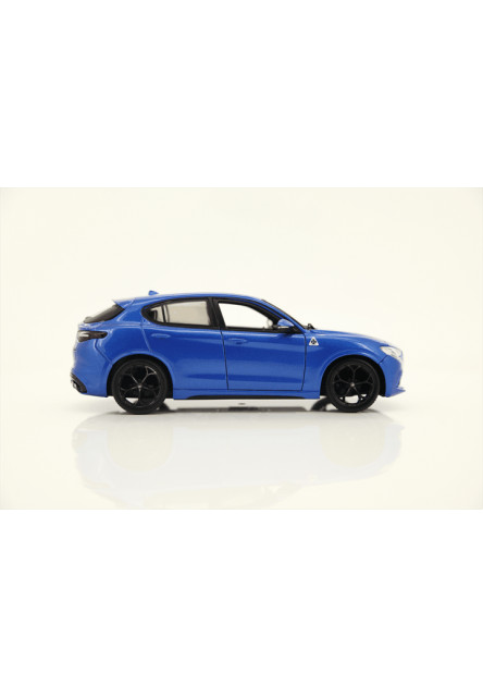 Bburago 1:24 Plus Alfa Romeo Stelvio Blue