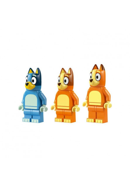 Bluey a rodinný výlet autom na pláž