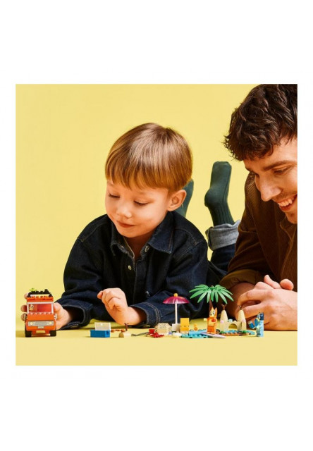 Bluey a rodinný výlet autom na pláž