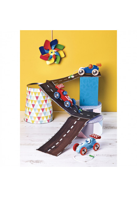 Ťahacie pretekárske auto modré s oranžovým krídlom