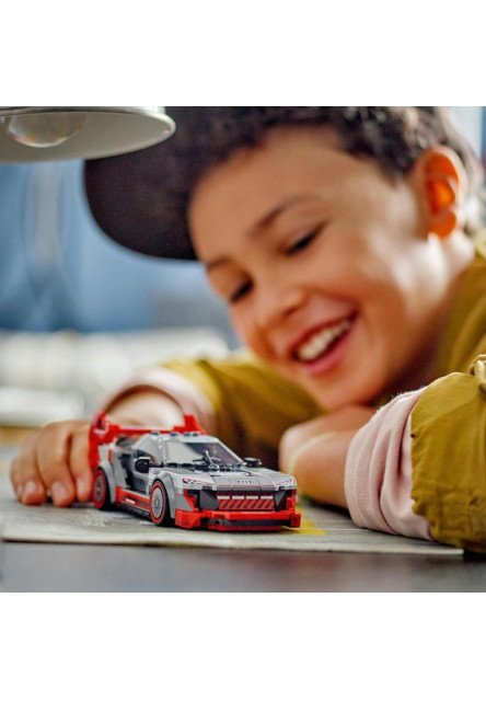 Pretekárske auto Audi S1 e-tron quattro