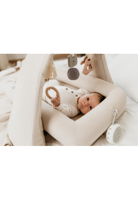 Nastavitelná hrazdička pro miminko s hračkami Sleepee Grey