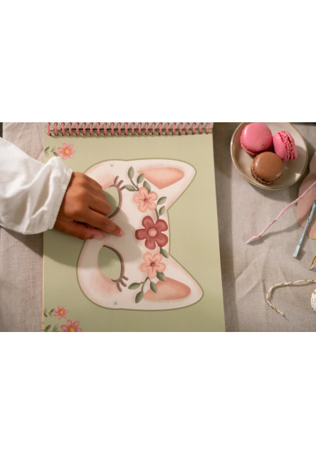 Kniha s vystřihovacími maskami Rosa