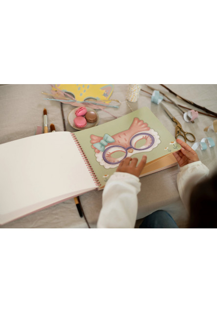 Kniha s vystřihovacími maskami Rosa