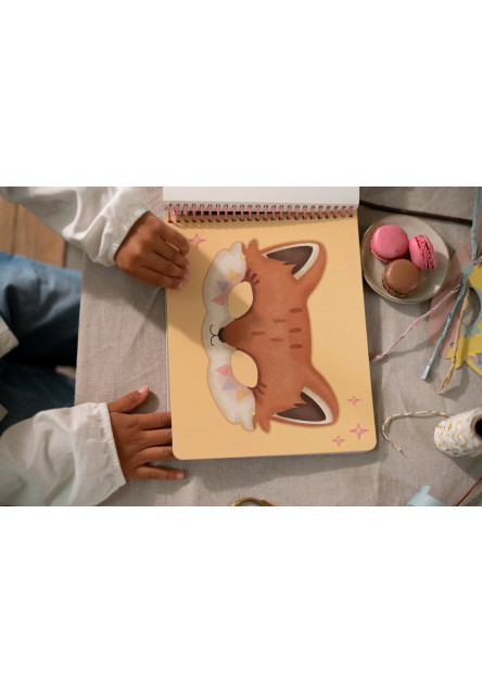 Kniha s vystřihovacími maskami Rosa