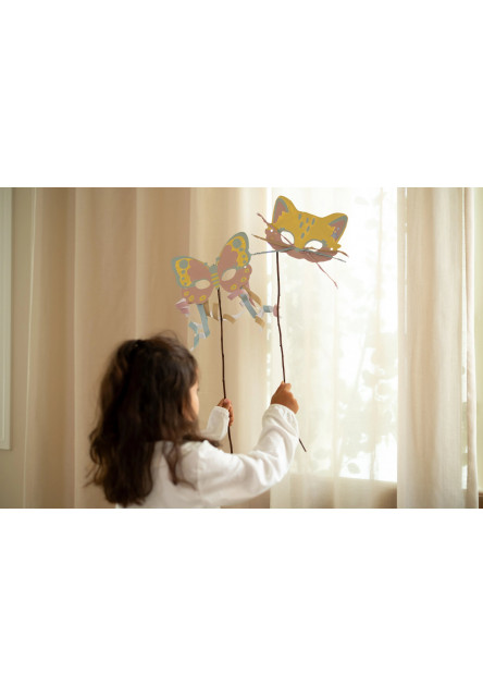 Kniha s vystřihovacími maskami Rosa