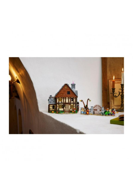 LEGO® Ideas Disney Hokus pokus: Chatka sester Sandersonových