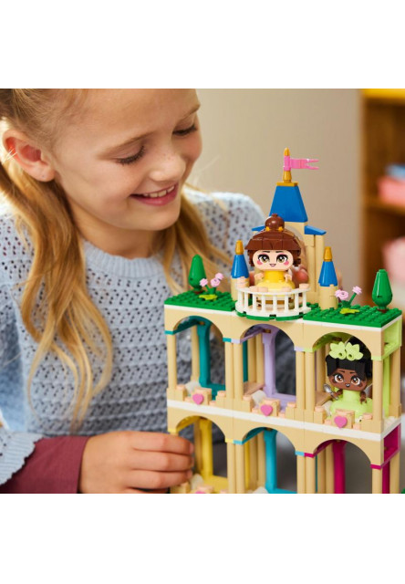 Mini Bella a Tiana s hradom