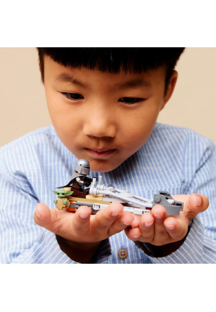 Mandalorian, Grogu a spídrová motorka