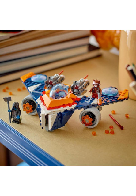 Rocketov tryskáč Warbird vs. Ronan