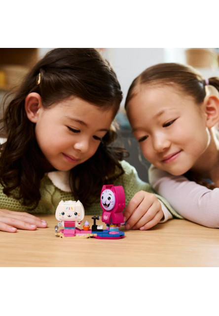 Gabi a jej mačací kamaráti z kociek