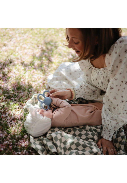 Hryzadlo s hrkálkou daisy mushie - faded denim