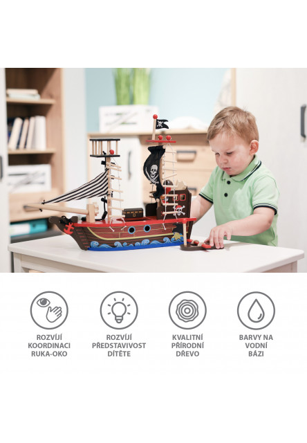 Dřevěná pirátská loď