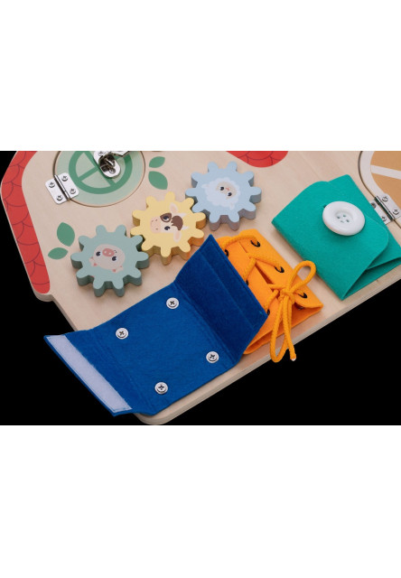 Free2Play Activity Board Domeček