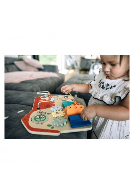 Free2Play Activity Board Domeček