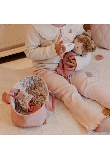 Panenka v košíku Rosa