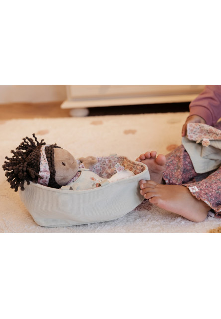 Panenka v košíku Evi