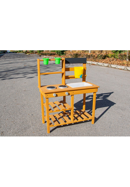 Drevená záhradná kuchynka s drezom