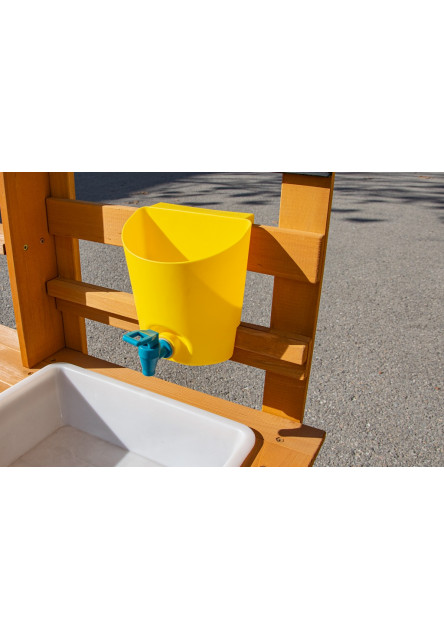 Drevená záhradná kuchynka s drezom