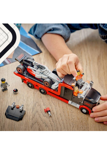 Výstavný nákladiak F1® s pretekárskym autom Audi F1®