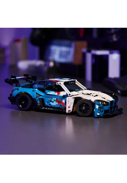 Pretekárske auto BMW M4 GT3 EVO