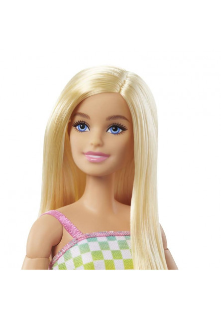 Barbie modelka na invalidnom vozíku v kockovanom overale 