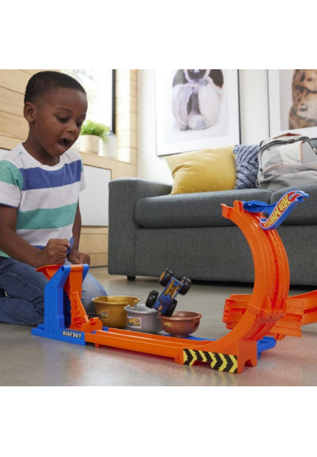 Hot Wheels monster trucks dráha  so slučkou a Bigfootom 