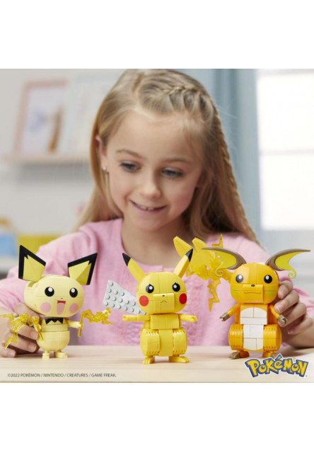 MEGA CONSTRUX POSTAV A VYSTAV SI PIKACHU A JEHO VÝVOJOVÉ TRIO
