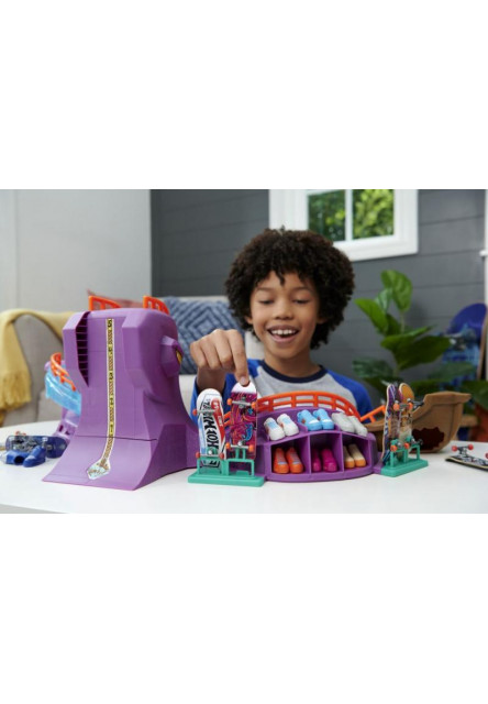 HW SKATES SKATE OCTOPARK