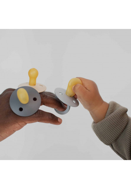 BIBS Colour symetrické cumlíky z prírodného kaučuku 2 ks - veľkosť 2 (Blush Nočný / Vanilla Nočný)