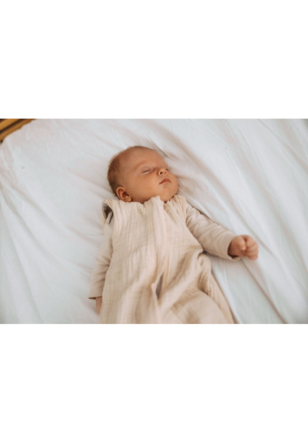 Letní a jarní lehký mušelínový spací pytel Love 0-4 měsíce S béžový se srdíčky