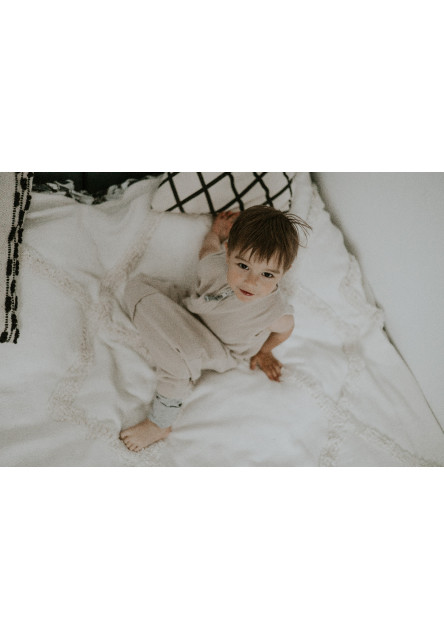 Mušelínový letní spací pytel s nohavicemi vel. S 1-2 roky Sleepee Love béžový se srdíčky