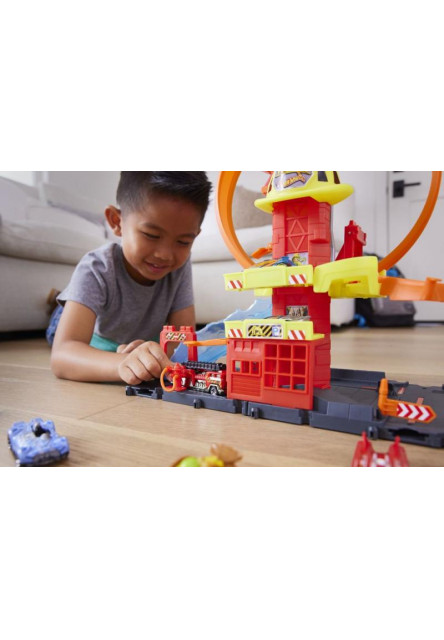 Hot Wheels city super hasičská stanice so slučkou